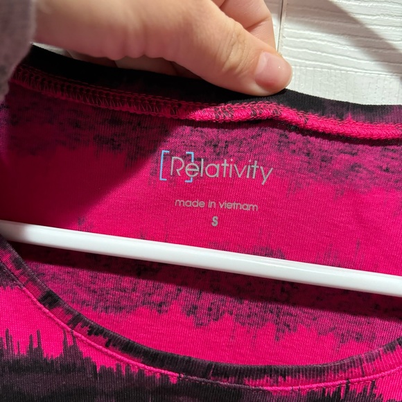 RELATIVITY Women’s Quarter Sleeve Pink & Black Striped Scoop Shirt Top - size S - Picture 3 of 4